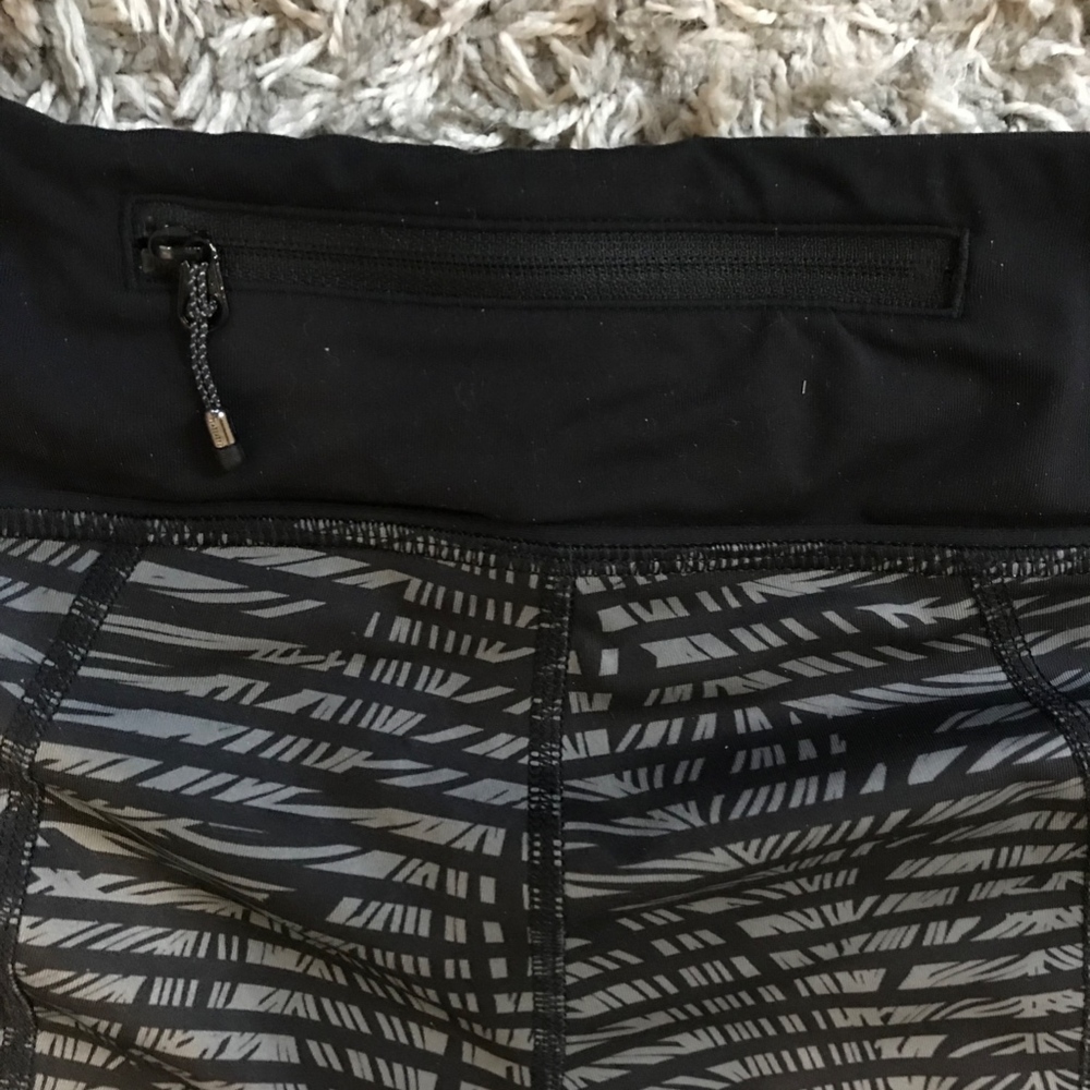 Lululemon Cropped Leggings - Picture 4 of 6